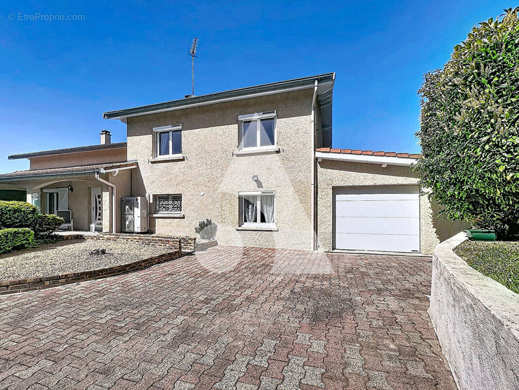 Maison Poncins 5 pièce(s) 145 m2 - photo 3