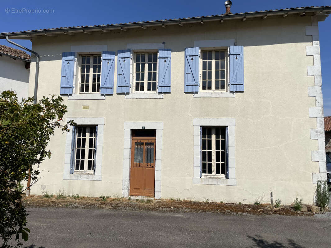 Maison à SAINT-LAURENT-SUR-GORRE