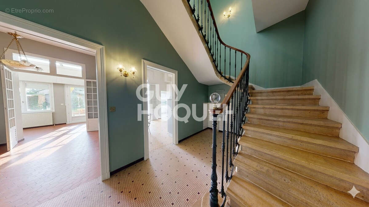 Maison bourgeoise de 200m2, avec dépendance et jardin - photo 4