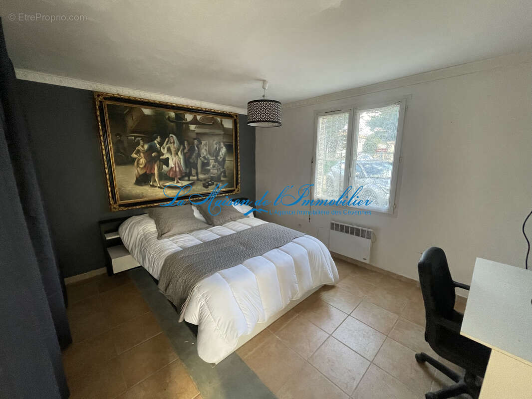 Proche St Ambroix, maison idéal accueil de type F9 sur 1300 m2 de terrain avec piscine - photo 5