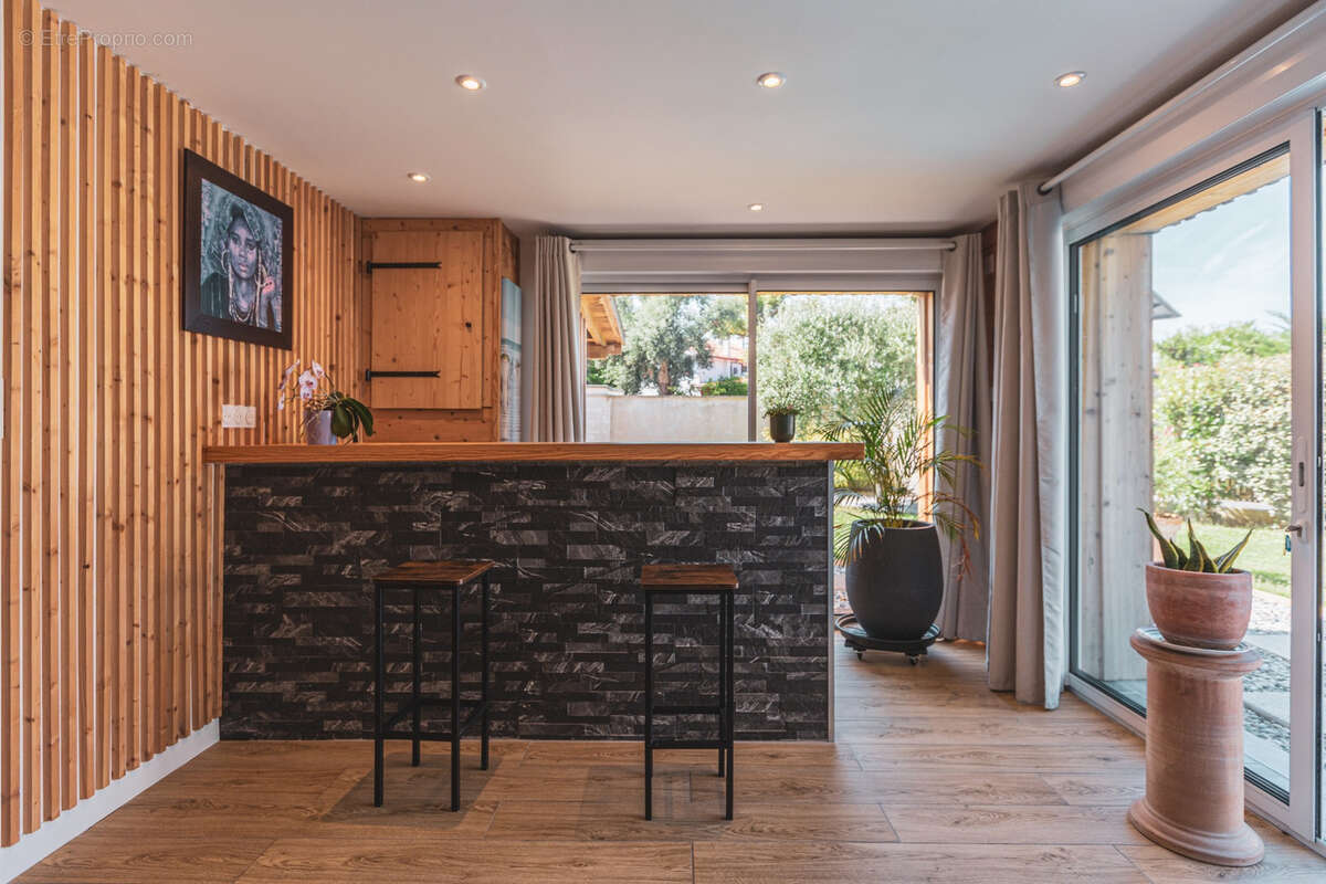 Appartement à ANGRESSE