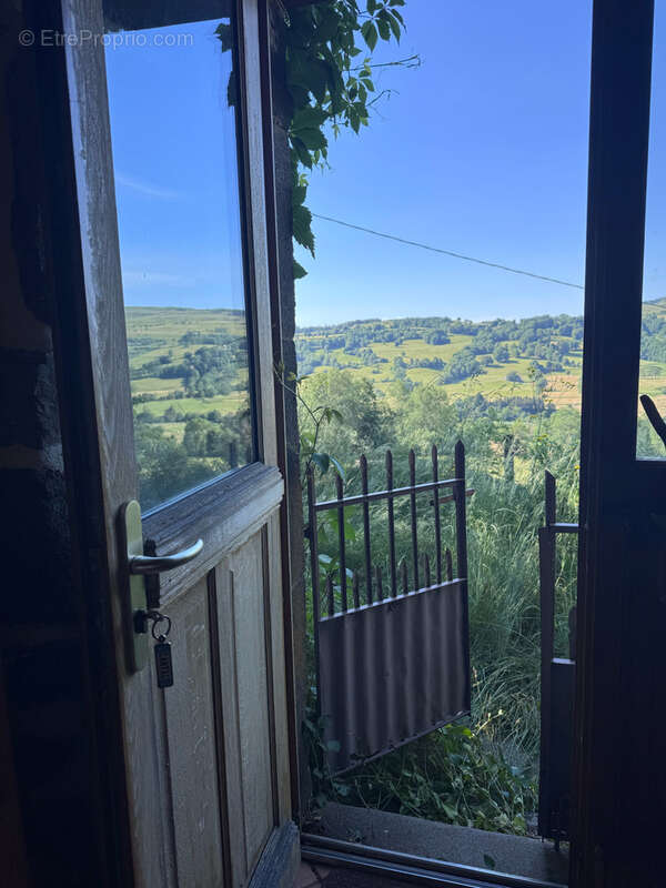Corps de ferme rénové, 1272 m2 de terrain et jolie vue dégagée Secteur Puy Mary - photo 22