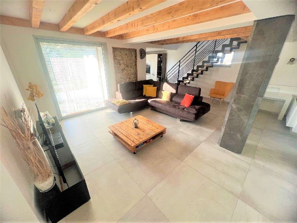 Maison à VIUZ-LA-CHIESAZ