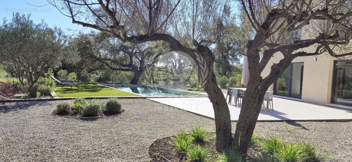 Maison à PLAN-DE-LA-TOUR