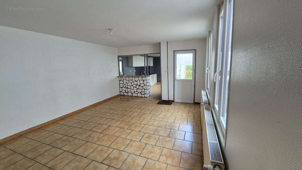 Maison à QUIEVRECHAIN