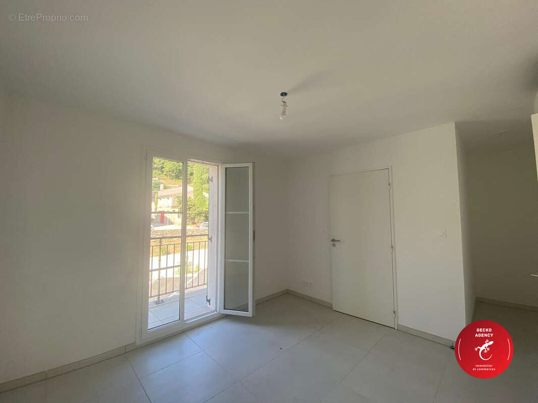 Maison 89 m² à La Garde-Freinet  - photo 2