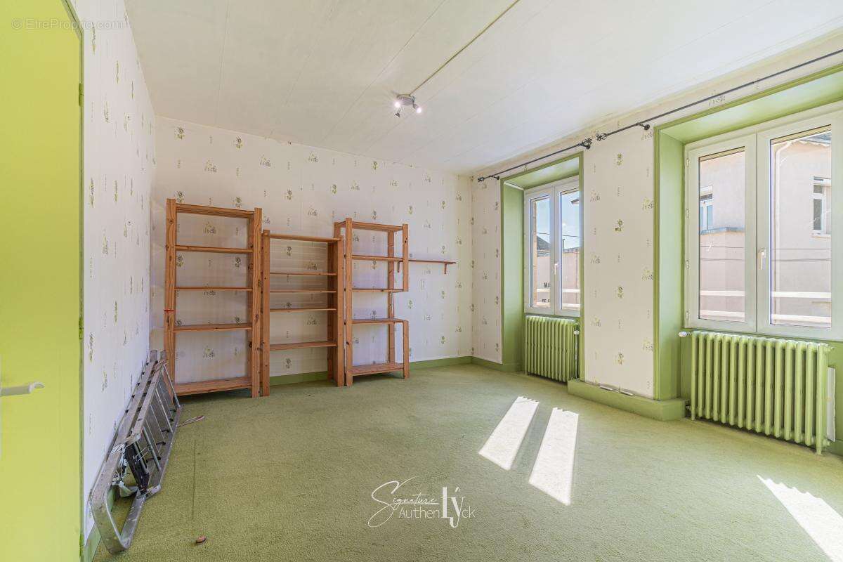 Appartement à SAINT-ETIENNE-DE-FURSAC