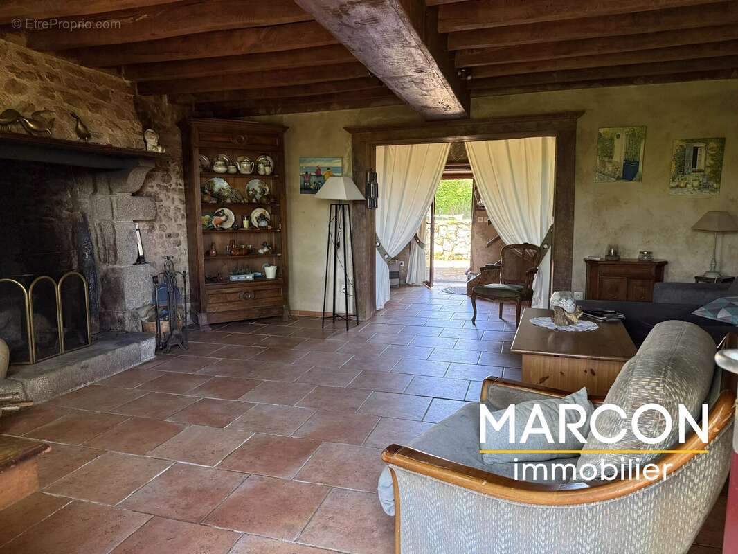 Belle fermette de 176 m² - Secteur JARNAGES - photo 8