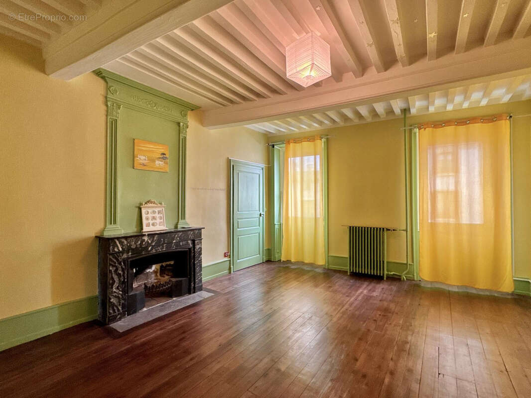 Maison à SAINT-SYMPHORIEN-DE-LAY