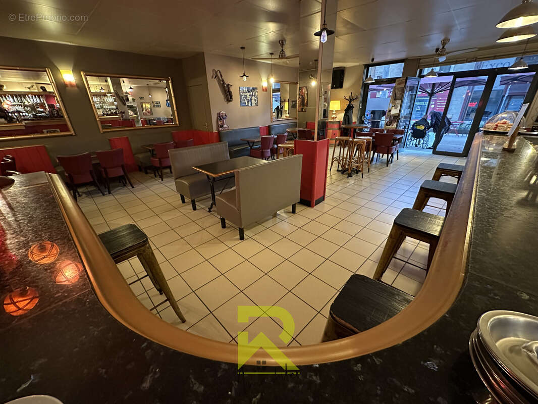 Bar Pub licence IV et ses 2 appartements - photo 11