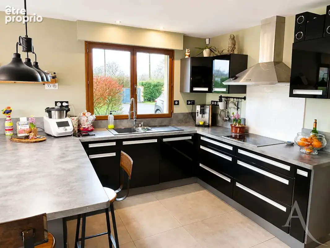 Maison d'exception 215 m² au sol - 4 chambres, dont une suite parentale avec balcon et piscine sur 1 200 m²215 m2 au sol - photo 2