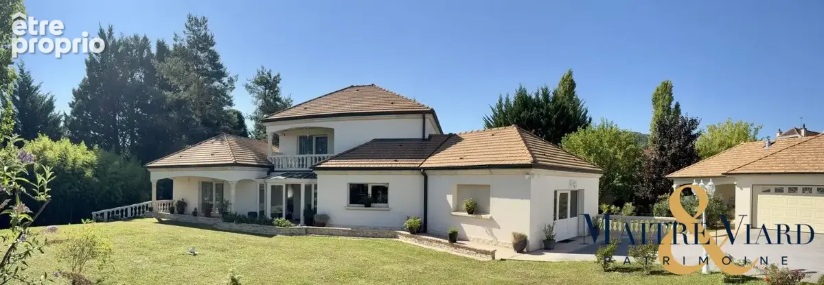 Maison 6 pièces 230 m² à vendre à Noidans-Les-Vesoul (70000) - photo 1