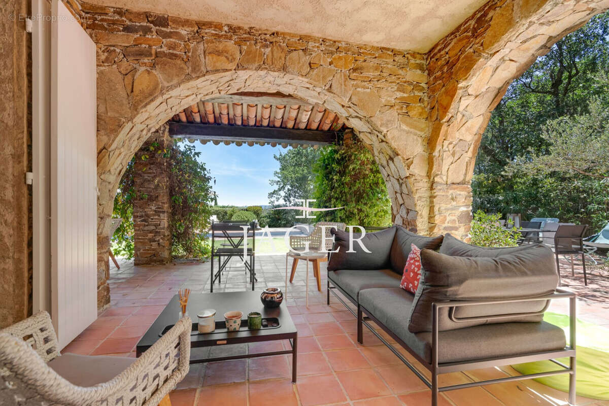 Maison 250 m² à Grimaud  - photo 6