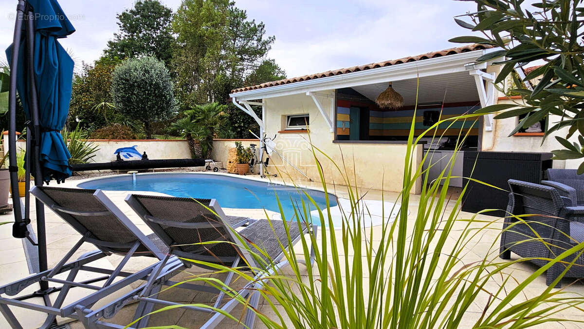 Maison à VIC-FEZENSAC