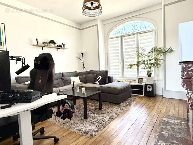 Appartement à COURMELLES