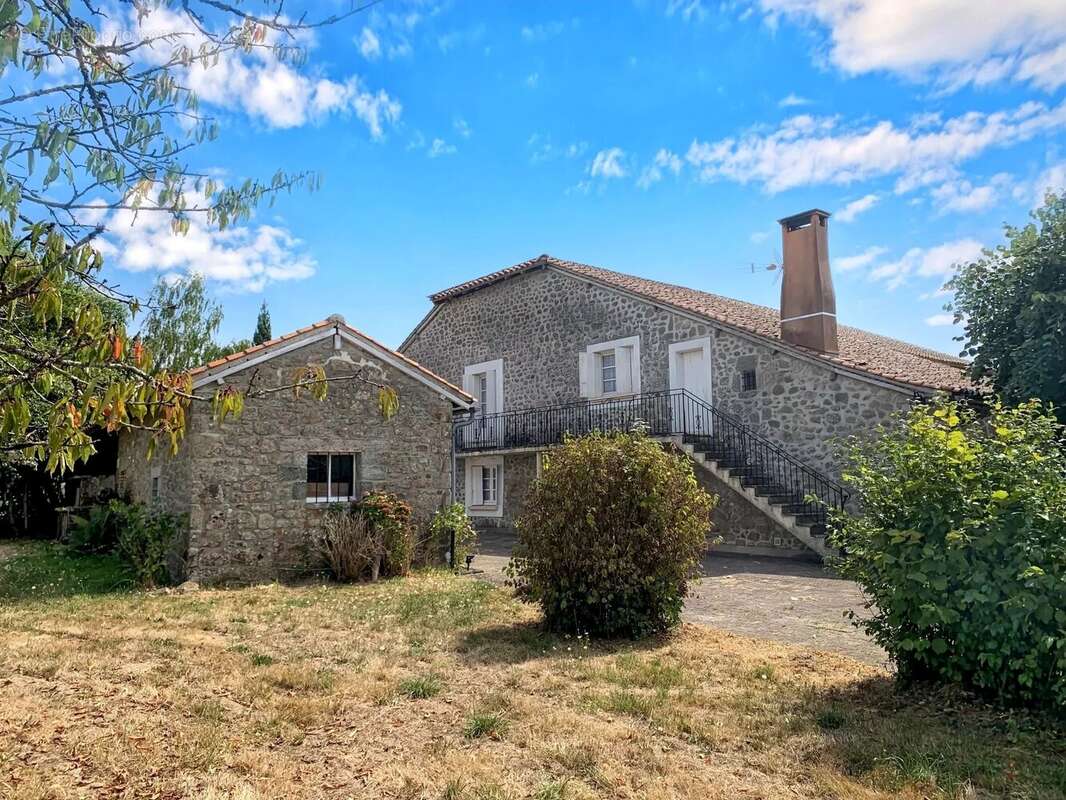 Maison à SAINT-SAUD-LACOUSSIERE