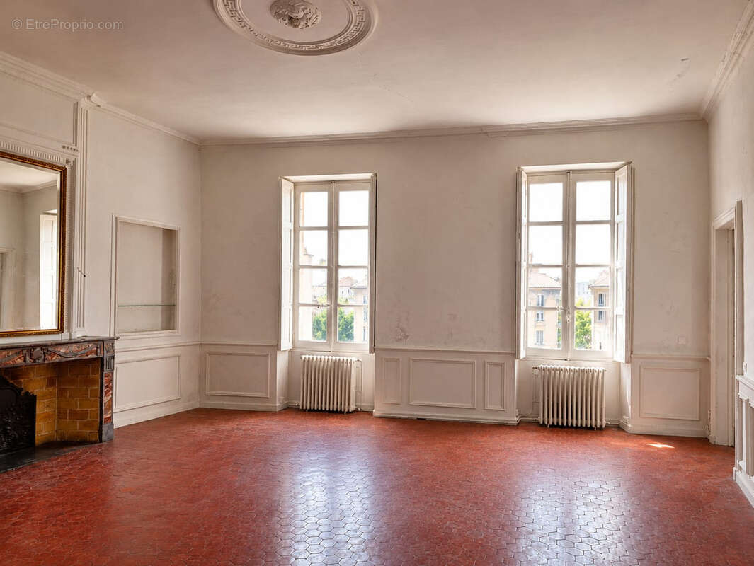 Une demeure historique au cœur d'Arles   Plus de 600 m2 pour un projet d'exception - photo 2
