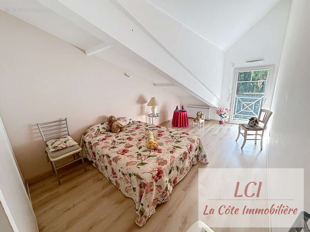 GUJAN, au coeur des Commerces, Superbe appartement T5 au dernier étage. - photo 10
