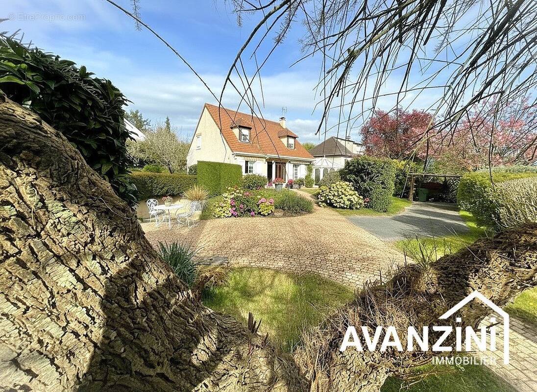 Maison à CRECY-LA-CHAPELLE