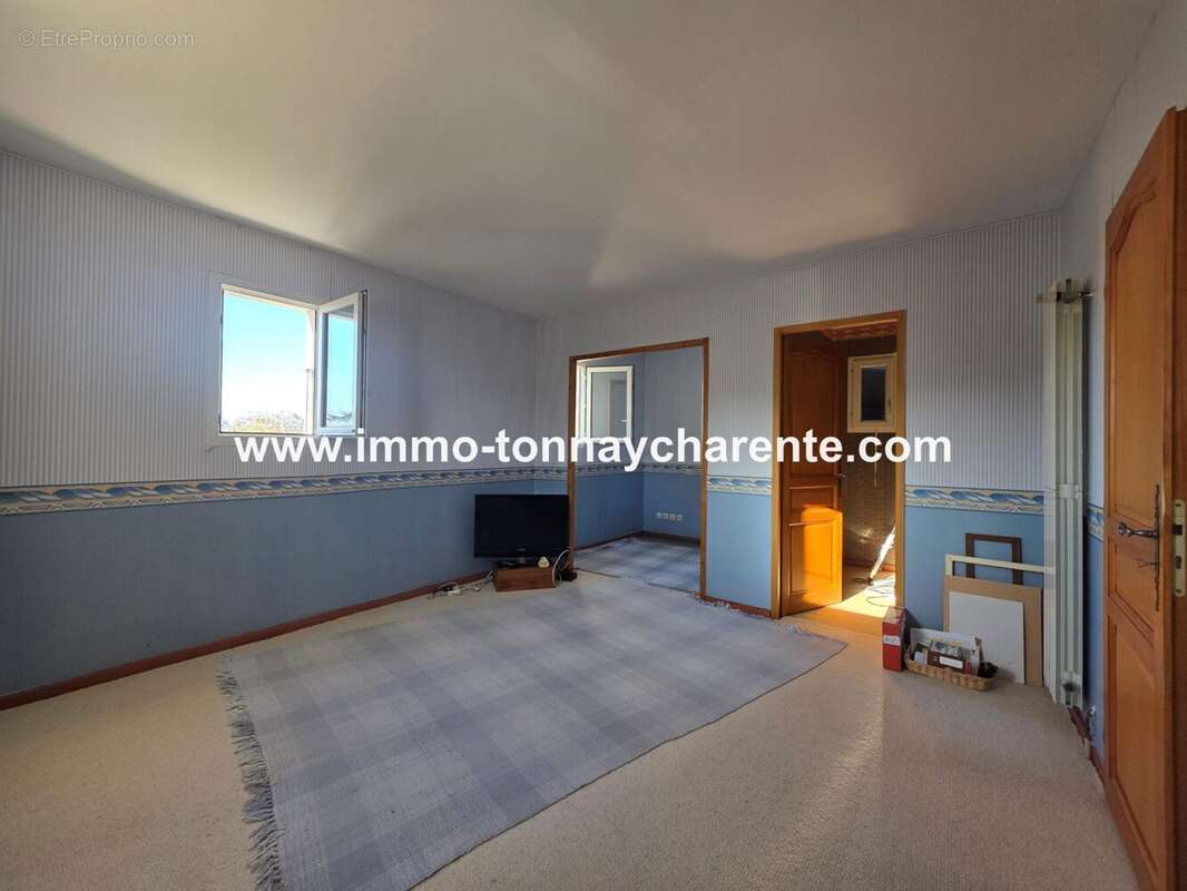 Maison à SAINT-LAURENT-DE-LA-PREE