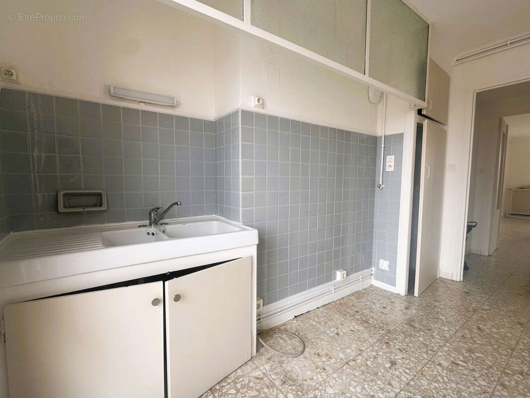 Grand Appartement de 73 M2 + parking + cave - photo 4