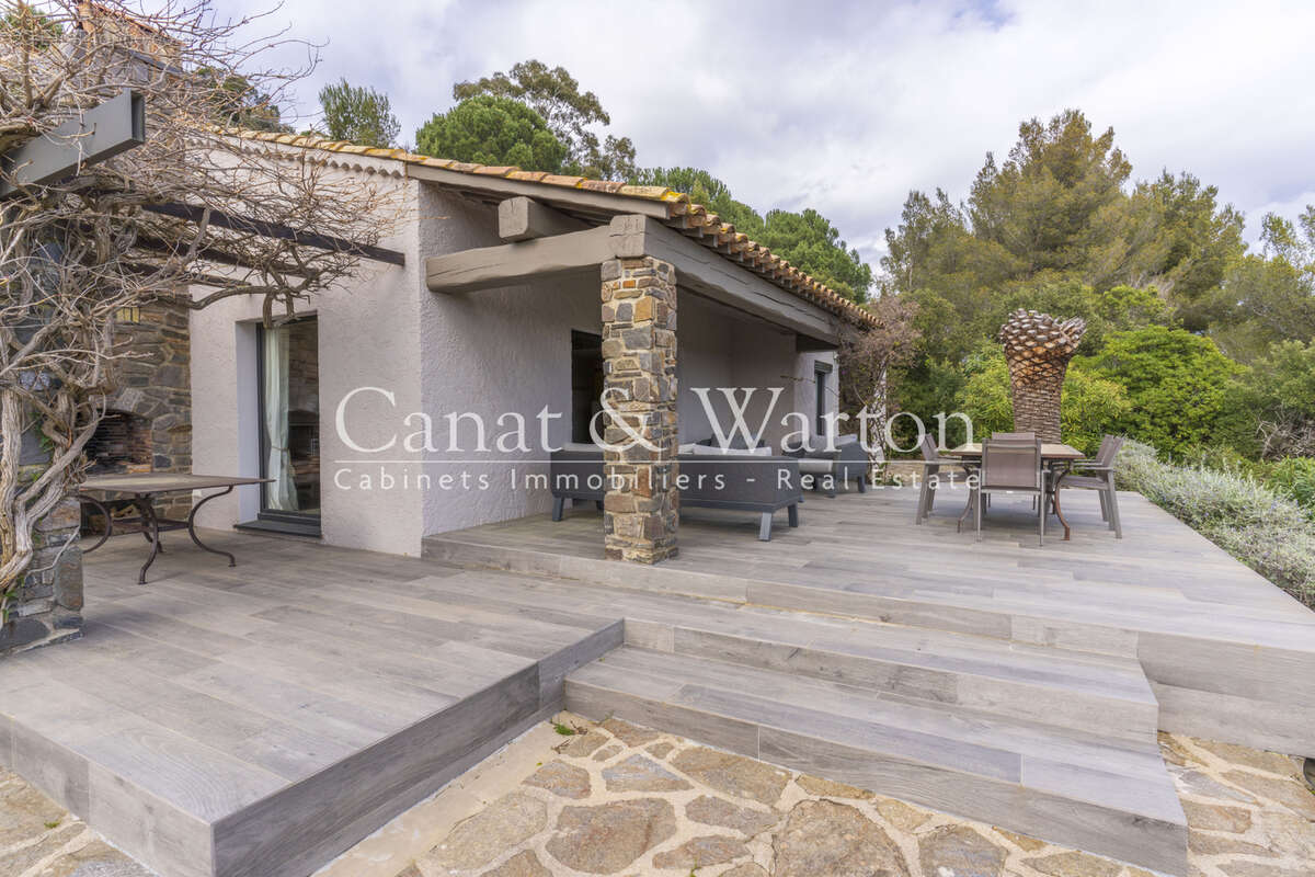 La croix valmer: villa rénovée avec piscine & vue mer - photo 15