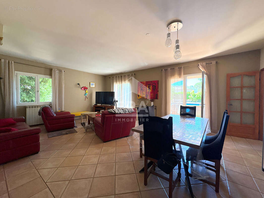 Maison à PEYROLLES-EN-PROVENCE