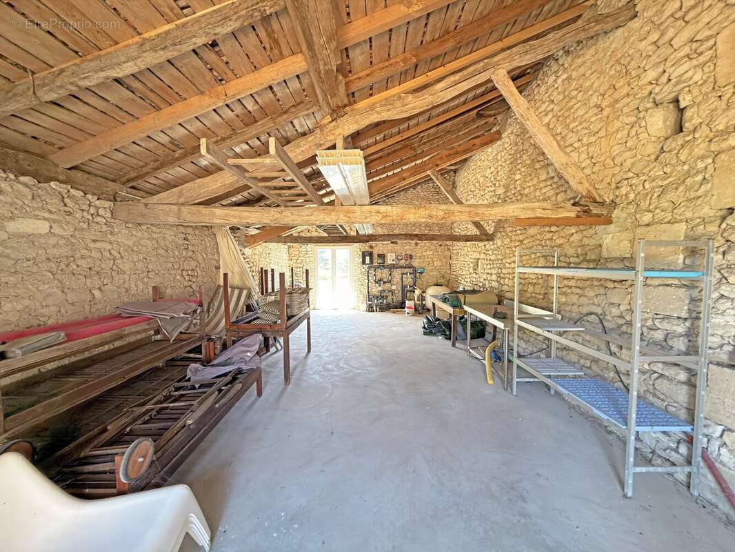 Charmante Propriété en Pierre avec Grange et Piscine ! - photo 13