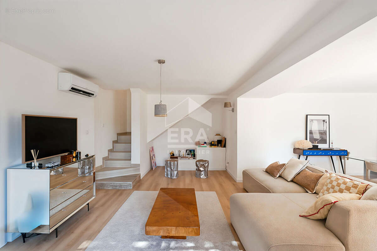 Maison à SIMIANE-COLLONGUE