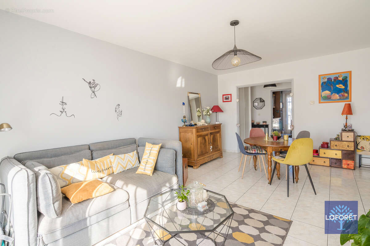 Appartement à LES PAVILLONS-SOUS-BOIS