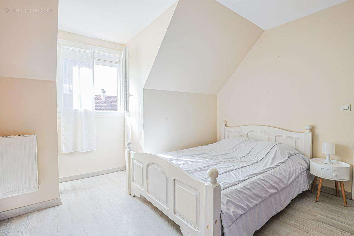 Maison Saulx Les Chartreux  7 pièce(s) 149,47m2 - photo 10