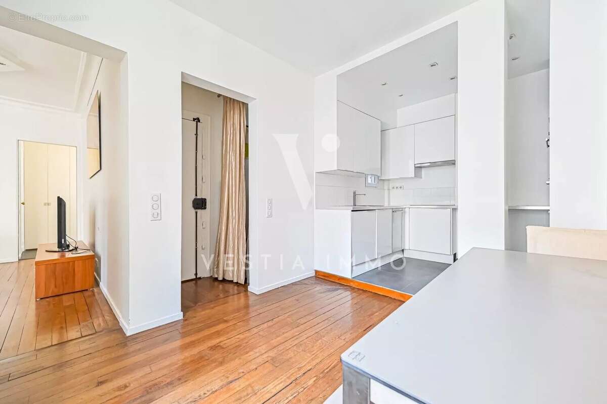 Appartement à PARIS-17E