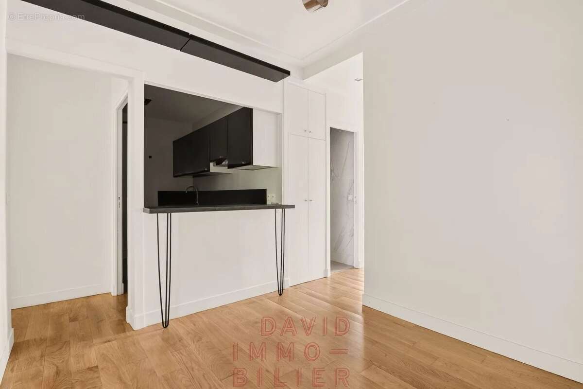 Appartement à PARIS-16E