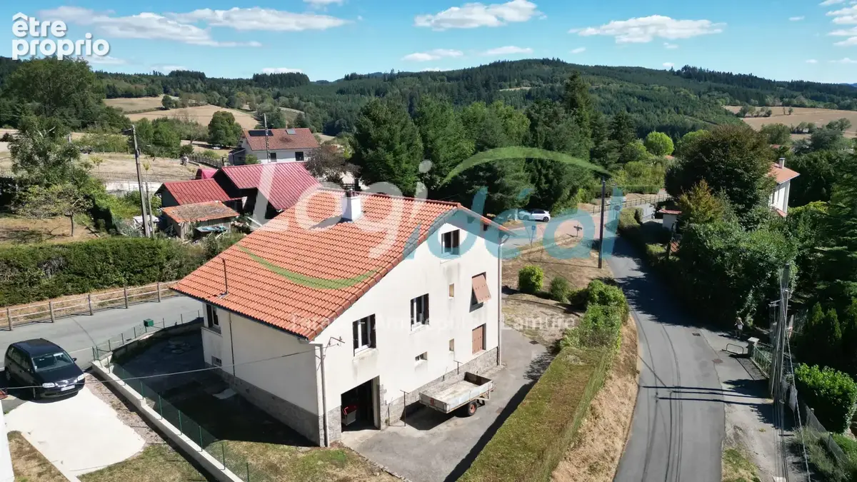 Maison à rénover située à Poule-les-Echarmeaux - photo 2