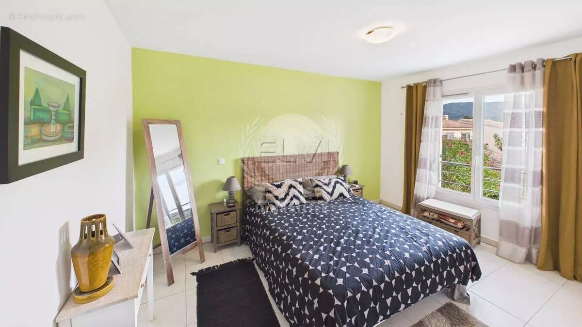 Maison à PLAN-DE-LA-TOUR