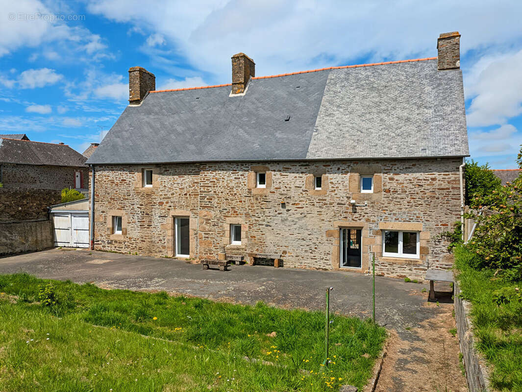 Maison à vendre - en pierre - 5 chambres - 158 m²  Sougeal - Jardin 890 m² - photo 13