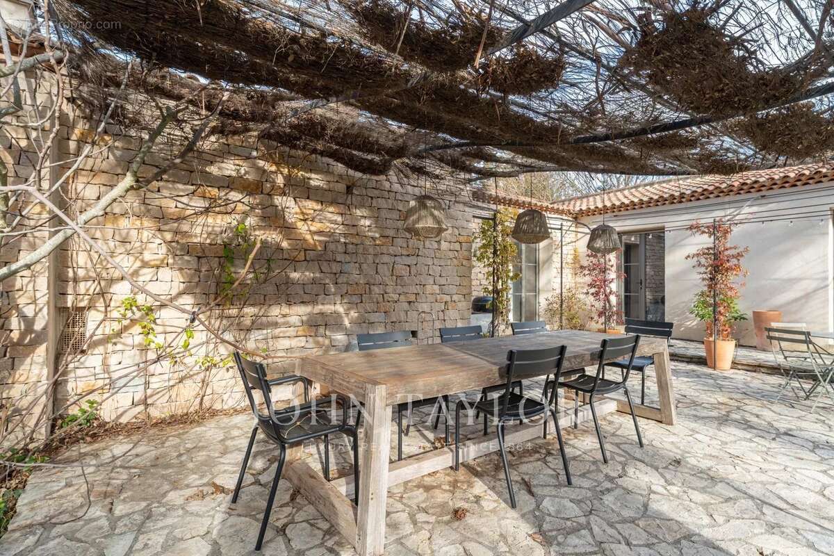 Maison à VAUVENARGUES