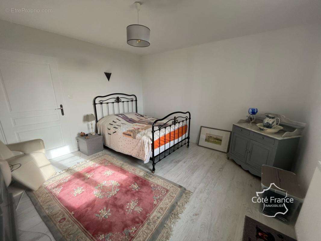 Maison à VIC-DE-CHASSENAY