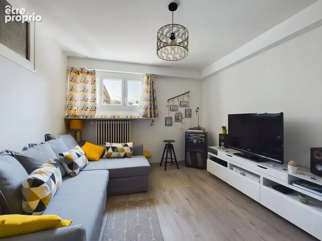 CHASSIEU   200 m2, beaux volumes et multiples possibilités - photo 16