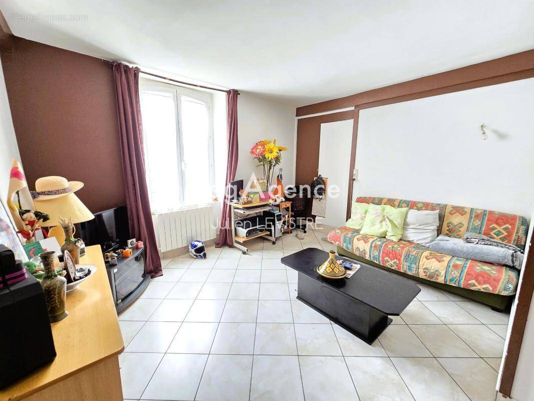 Appartement à AUNEAU