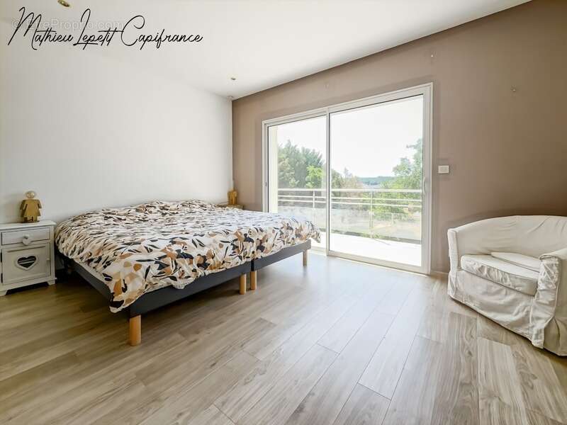 Maison contemporaine de 253 m² avec piscine, garage isolé de 100 m² et terrain de 4 728 m² – CHANCELADE- aucun travaux à prévoir - photo 6