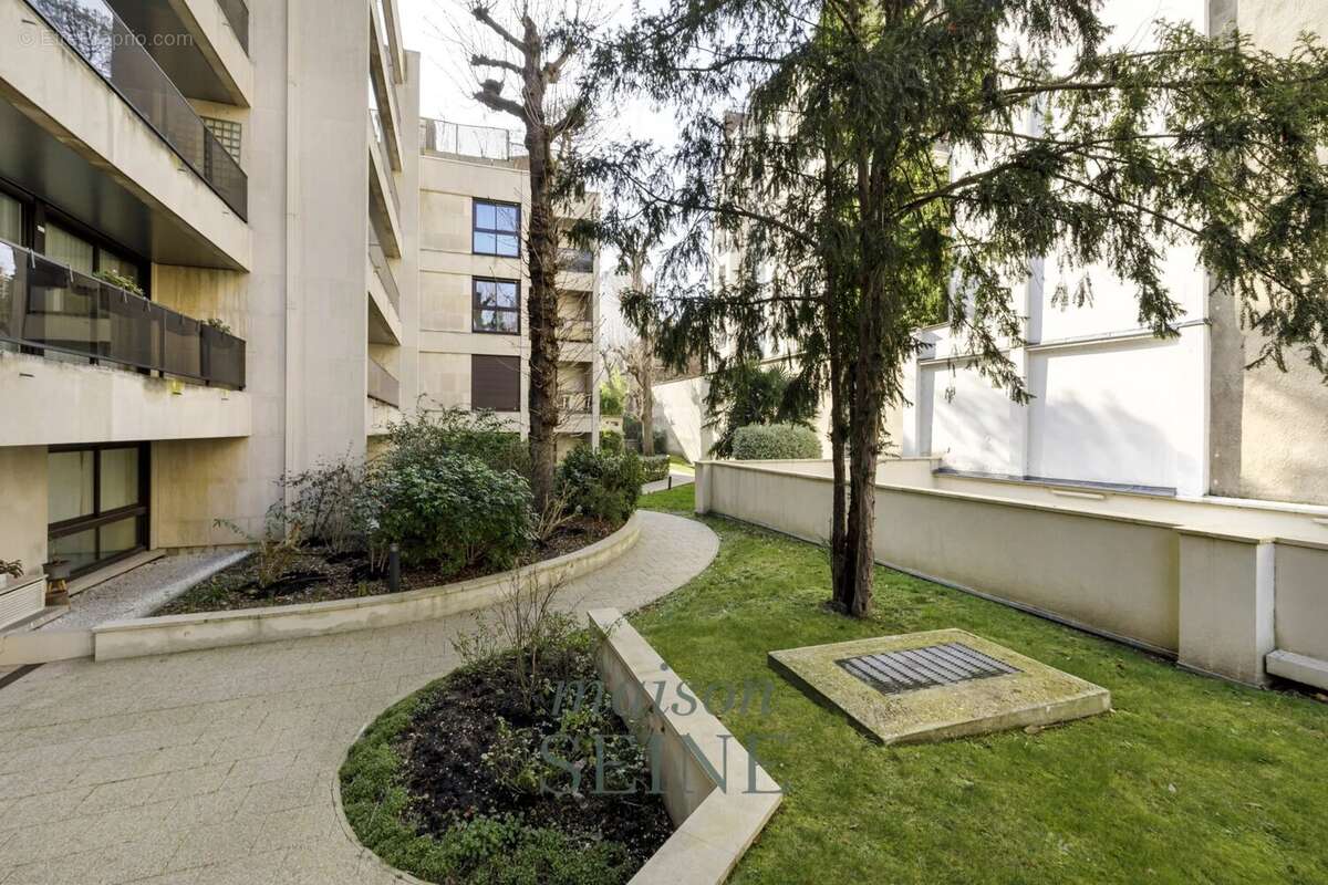 Appartement à NEUILLY-SUR-SEINE