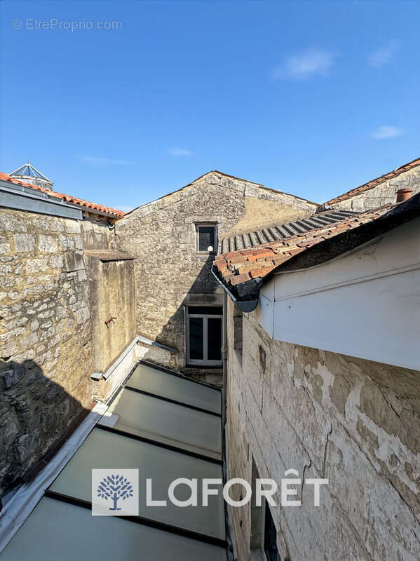 Immeuble de rapport - 3 lots loués et 2 appartements à rénover - photo 11