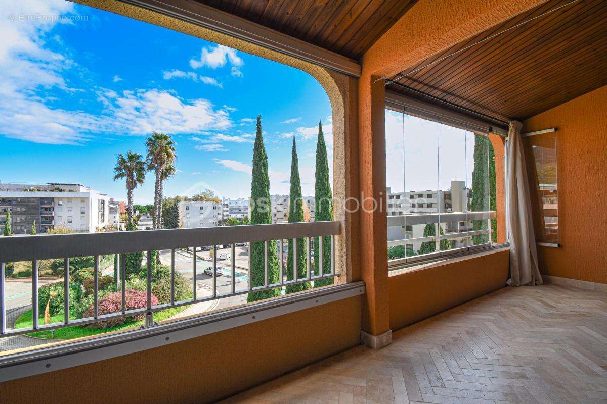 A la vente T3 entièrement rénové au 3ème et dernier étage! - photo 3