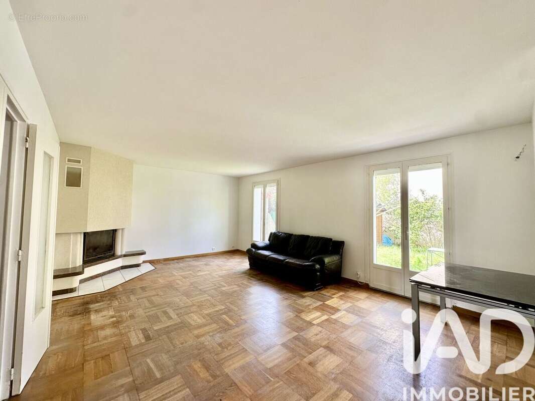 Photo 2 - Maison à BRIE-COMTE-ROBERT