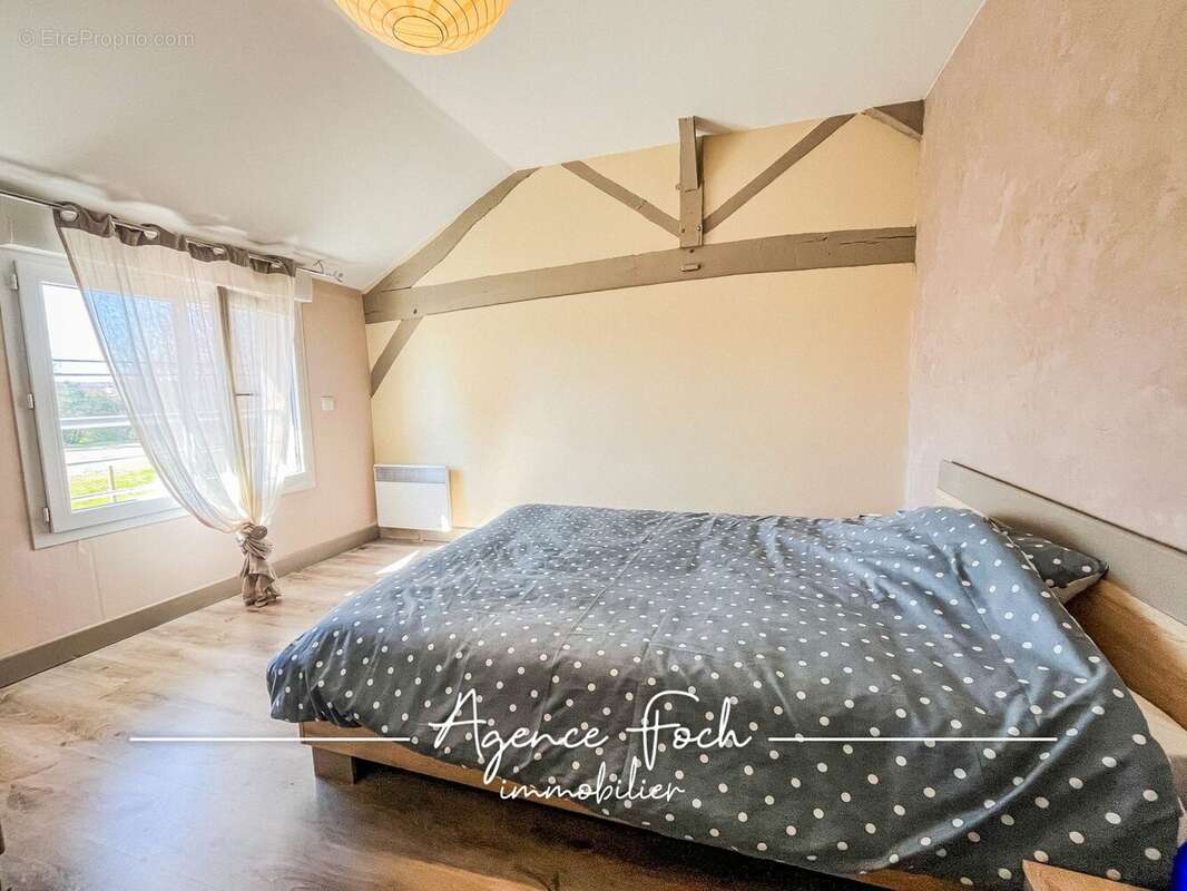 Maison à VILLECOMTAL-SUR-ARROS