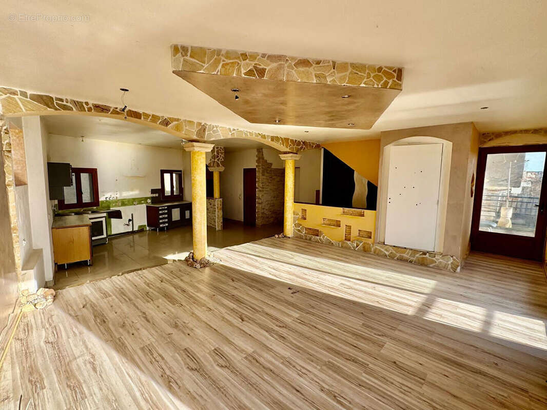 PONT-DU-CHÂTEAU / Maison à vendre de 132 m2 avec terrain, terrasses et balcon ! - photo 2