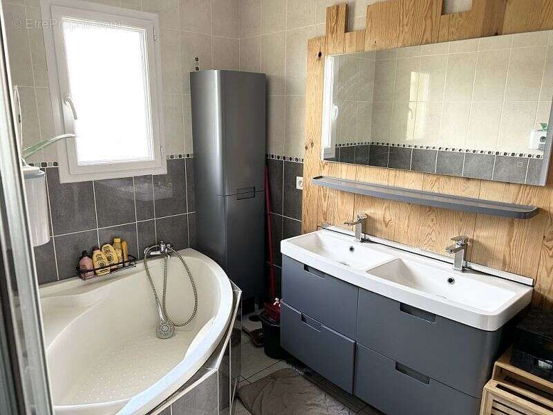 Maison à SURY-LE-COMTAL