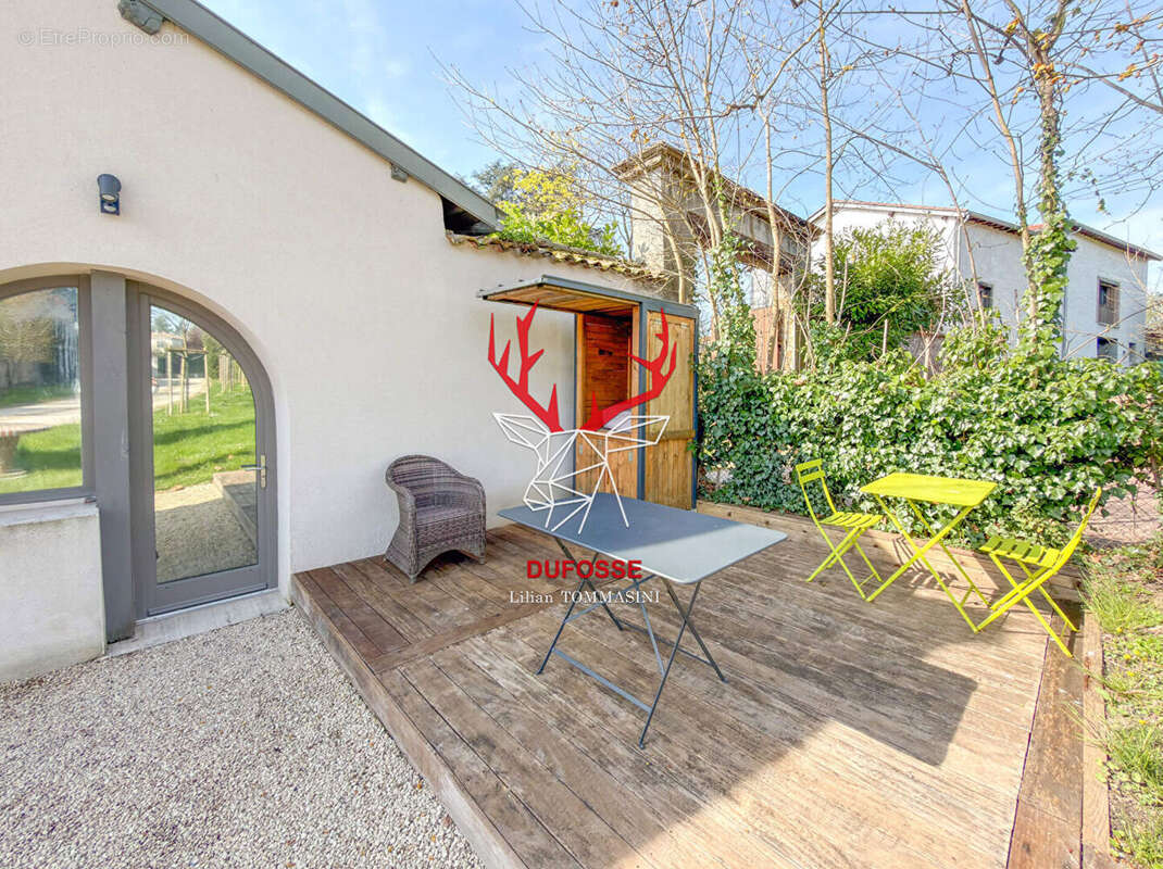 Appartement à LA TOUR-DE-SALVAGNY