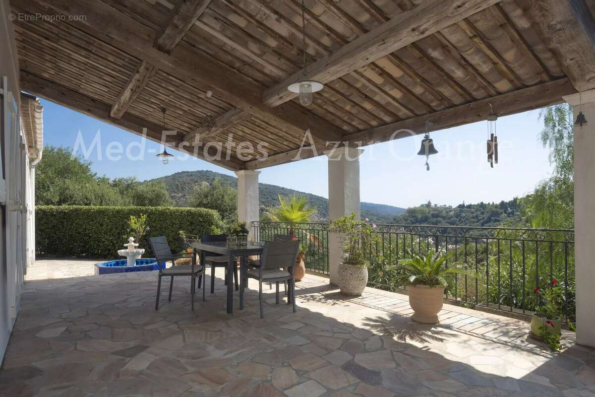 Maison - 2 chambres piscinable et extension possible avec vue panoramique sur le château et village de Grimaud - photo 4